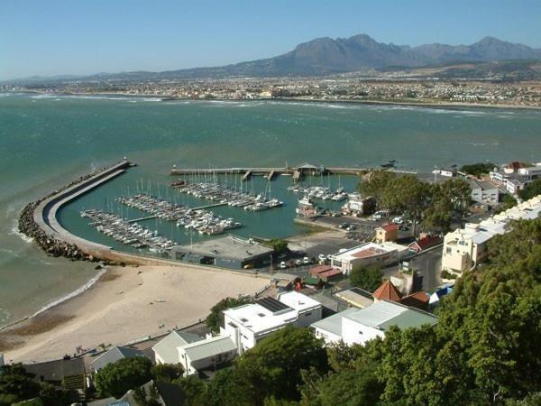 Harbour View Lodge Gordons Bay Exterior photo